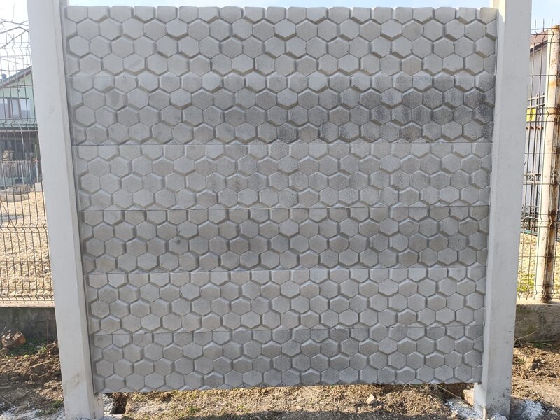 Producem si montam garduri.